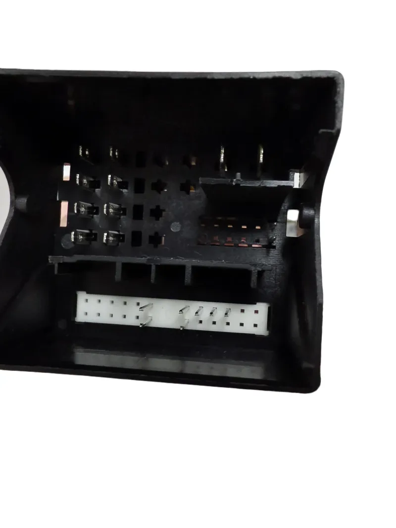 VW Golf 7 Power Cable with USB | Plug-and-Play Wiring, part ZJTX01-RDZ0004 - detail view 5